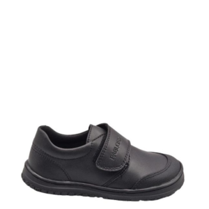 Zapatos colegiales de la marca Pablosky modelo 35515 en color negro. Zapato colegial de piel muy flexibles y amortiguador. Interior es inTech con propiedades secantes y antibacterianas. Suela de goma adherente muy resistente. Cierre ajustable con velcro. Calzado duradero y resistente.